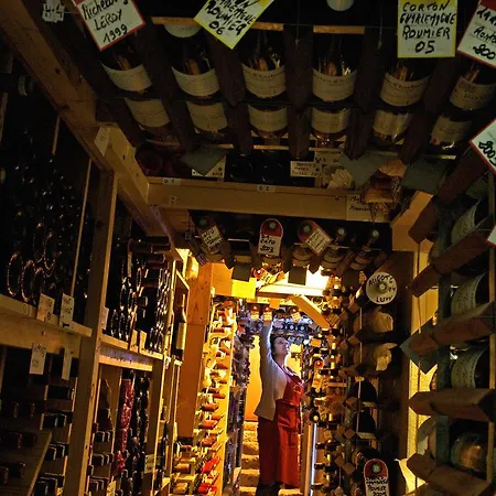 Hostellerie Jerome Hotel 3*